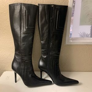 Aldo New Knee High Black Leather Stilleto Heel Boots this runs smaller fits 6.5
